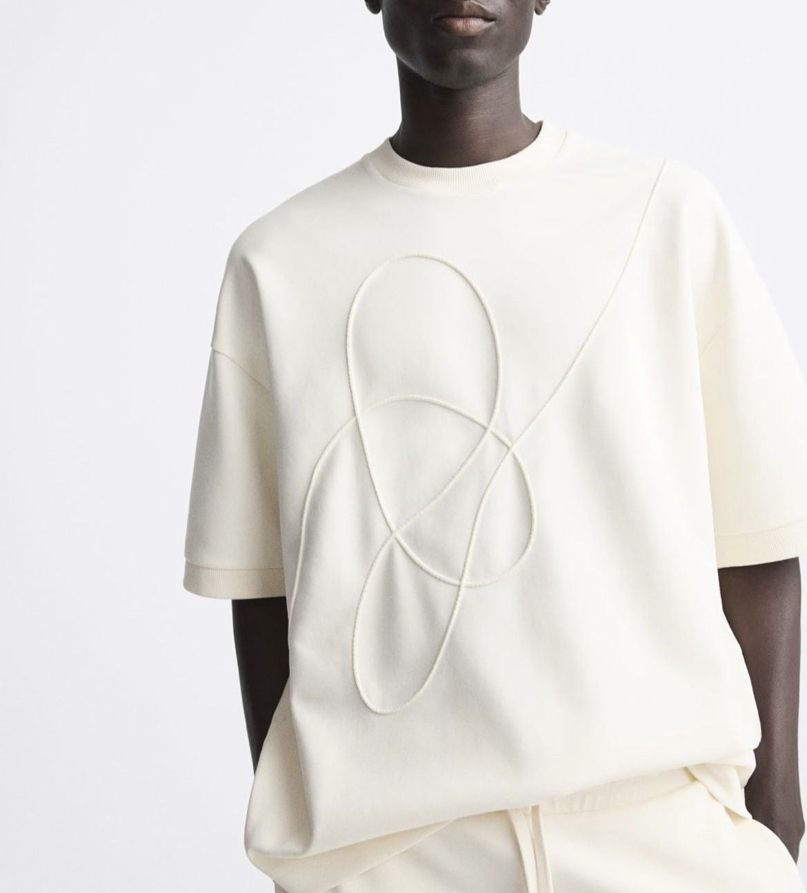 T-shirt Unissex com Relevo Artístico